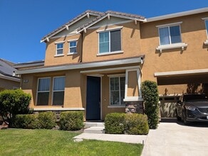 Building Photo - 208 Yellow Rose Cir