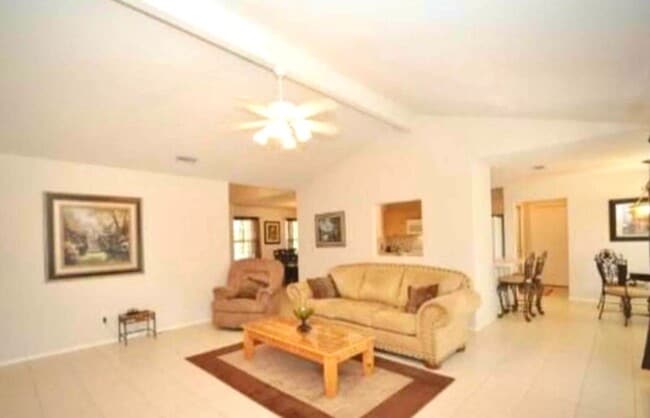 Building Photo - 9008 Gainsborough Dr