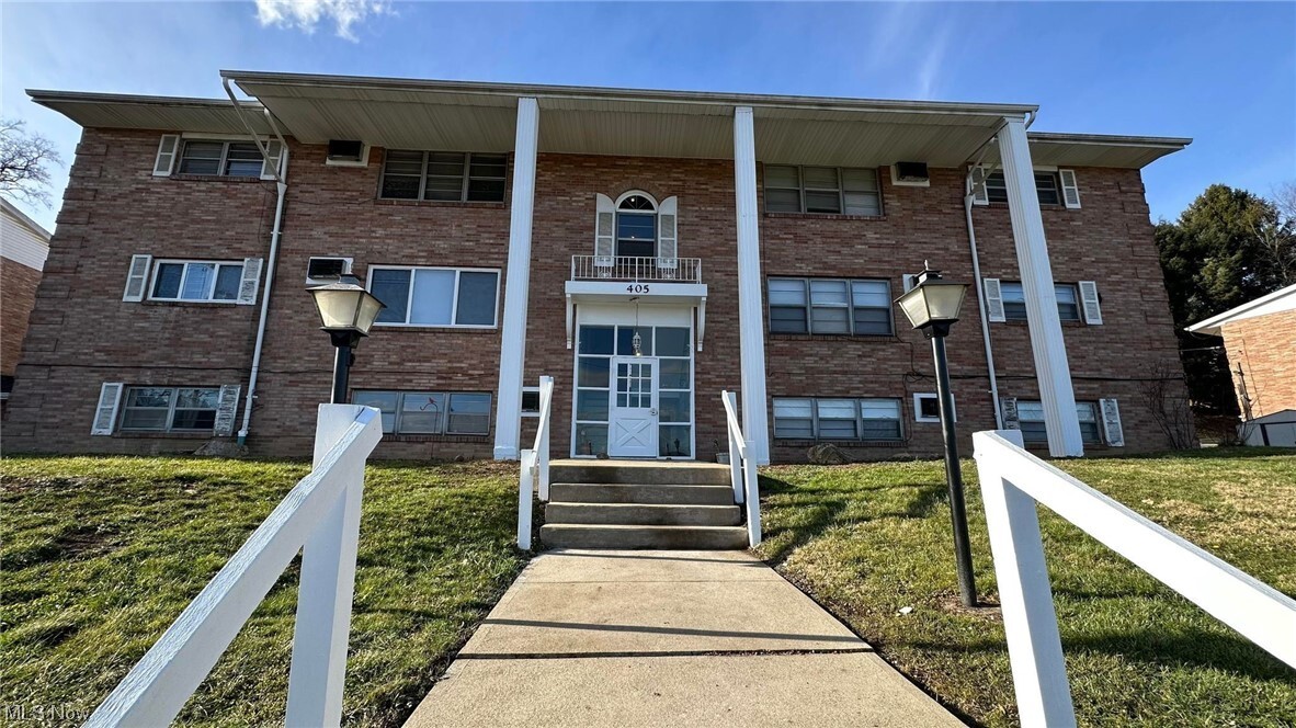 Primary Photo - 405 Colonial Dr