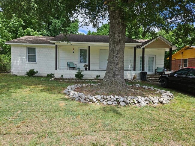 Building Photo - 1155 Highland St
