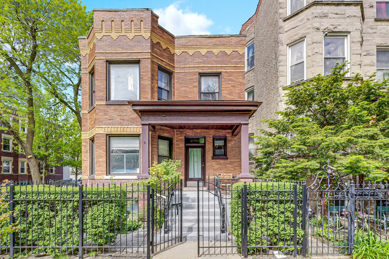 Foto principal - 2700 N Albany Ave