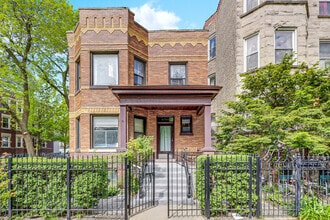 Building Photo - 2700 N Albany Ave