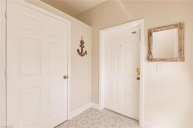 Building Photo - 4950 Deerfield Way