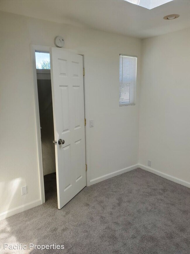 Building Photo - 2 br, 1.5 bath House - 771 East Cotati Ave...