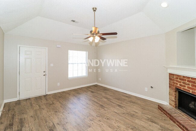 Foto del edificio - 1130 Cross Wood Ln