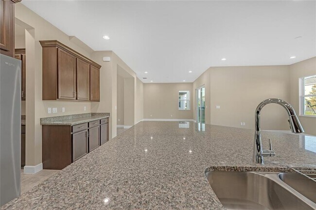 Foto del edificio - 14941 RedCove Pl