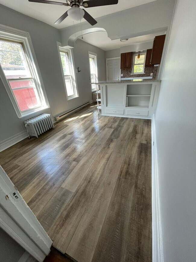 Building Photo - 1321 Good Street