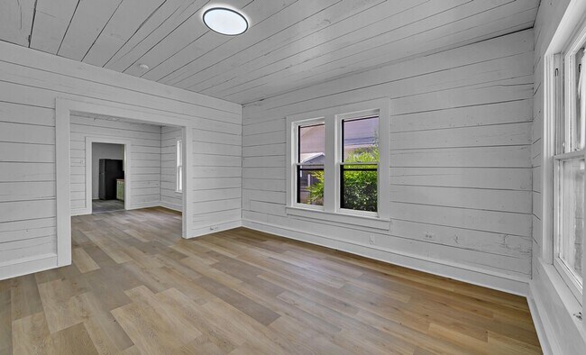 Foto del edificio - Spacious 3 Bed - 1 Bath House Near Downtown