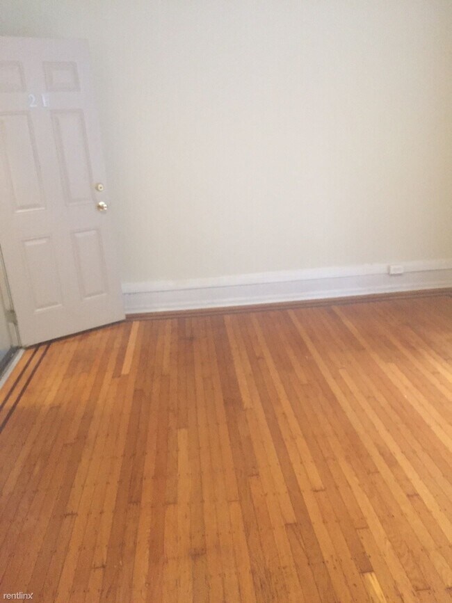 Building Photo - 1 br, 1 bath  - 927 Spruce St Apt 2F