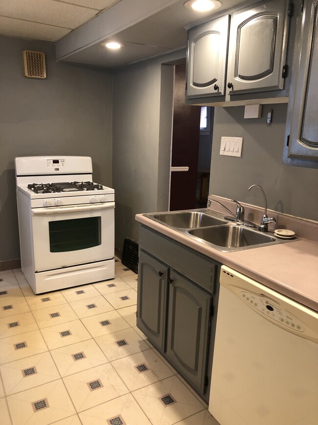 Galley Kitchen - 1639 Monongahela Ave