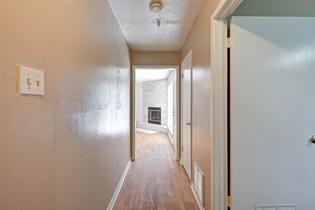 Building Photo - 4739 Parkland St