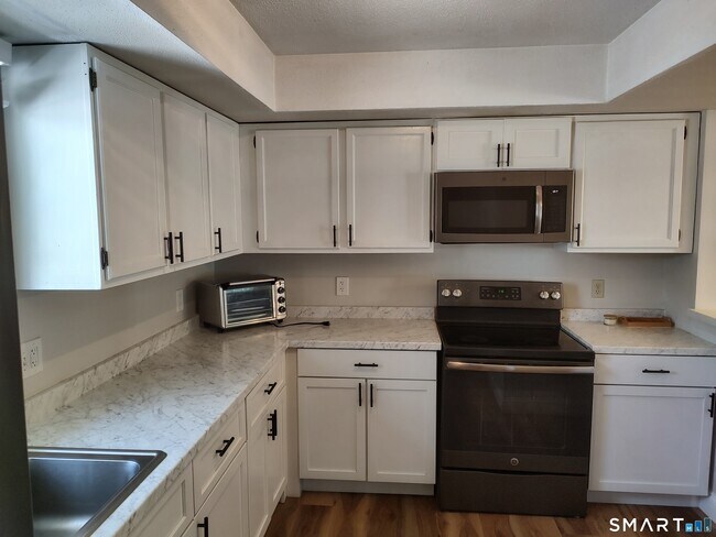 Foto del edificio - 607 Spring Meadow Rd