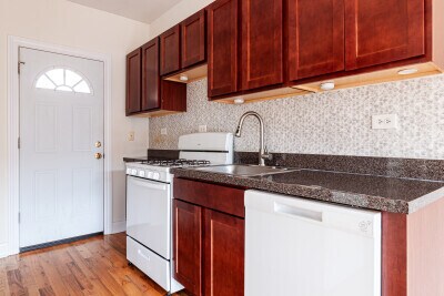 Foto del edificio - 640 W Cornelia Ave