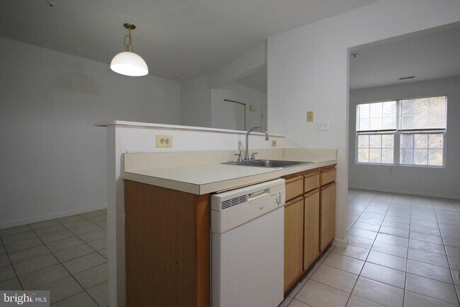 Foto del edificio - 10144 Reprise Dr