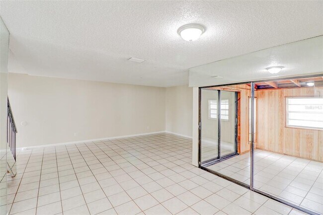 Foto del edificio - 4607 Grove Point Dr