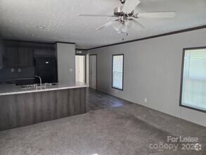 Building Photo - 213 Kimberly Cir