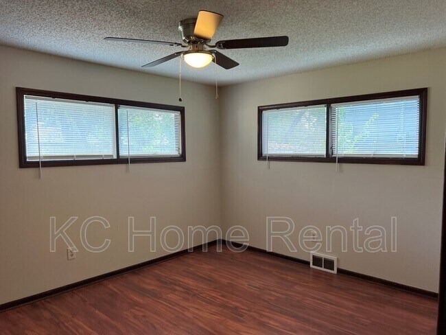 Foto del edificio - 11409 Corrington Ave