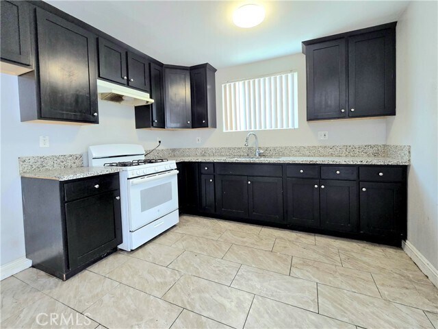 Foto del edificio - 715 W 58th St