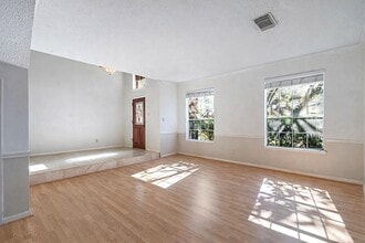 Building Photo - 2630 Lakeway Dr