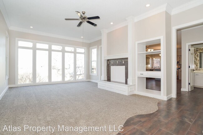 Building Photo - 4 br, 3.5 bath House - 11412 North Madison...