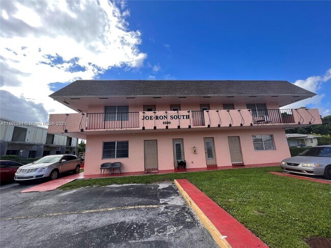 Foto del edificio - 2530 Pierce St