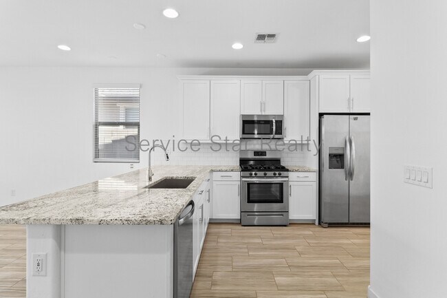 Building Photo - 8945 W Palo Verde Dr