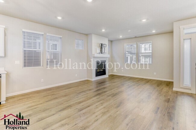 Foto del edificio - Charming 4-Bedroom Home in Hillsboro with Modern Comforts!