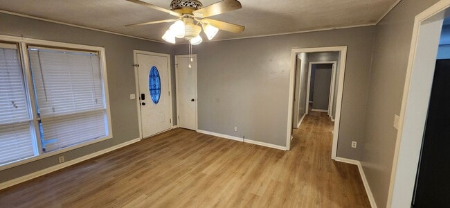 Building Photo - 4 bedroom home in North Columbus