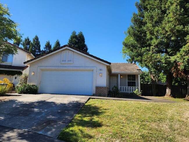 Building Photo - 724 Sierra Ct