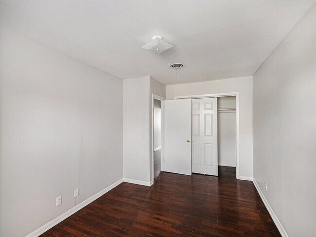 Foto del edificio - 2422 1/2 S 16th St