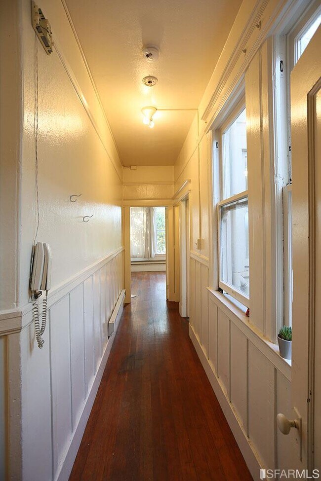 Building Photo - 225 9th St