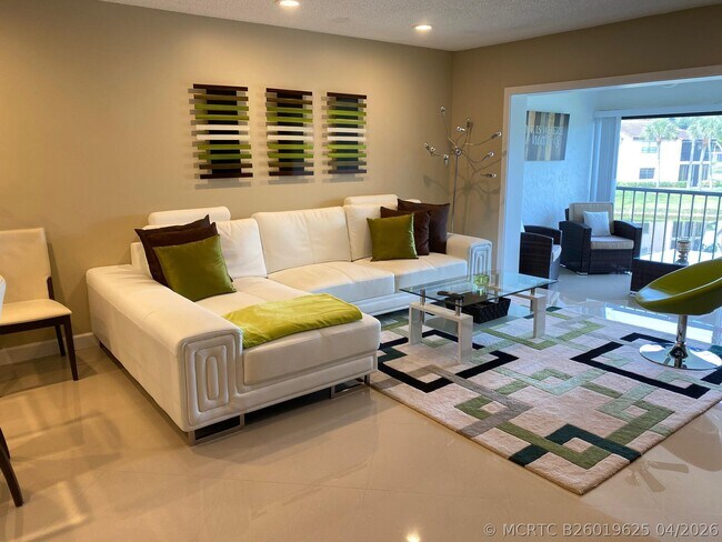 Building Photo - 9285 Vista Del Lago