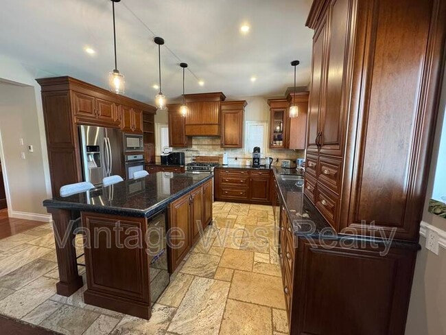 Building Photo - 1556 Pritchard Dr