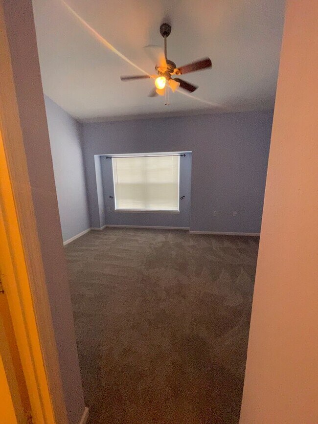 Foto del edificio - Beautiful 2 bedroom 2.5 bathroom townhome