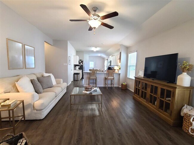 Building Photo - 104 Red Buckeye Loop