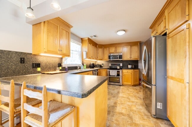 Building Photo - Charming 3-Bedroom Home in a Peaceful Neig...