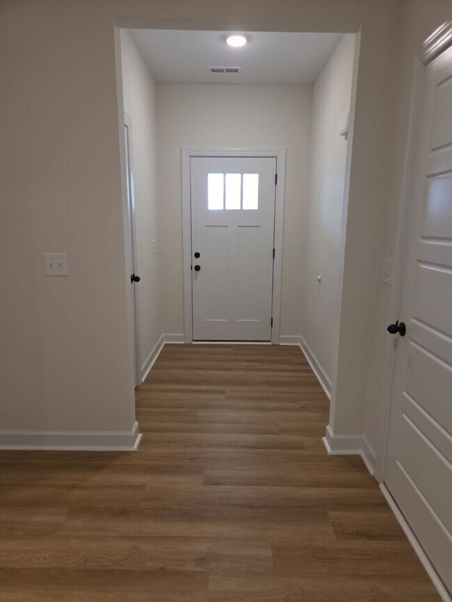Building Photo - 104 Hudson Vlg Dr