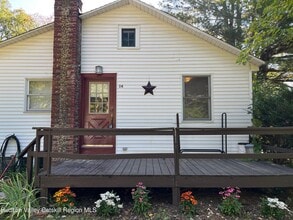 Building Photo - 14 Oak Dr