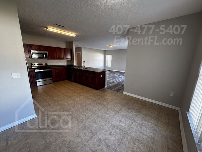 Building Photo - 568 Bristol Cir