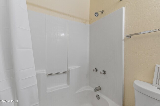 Building Photo - 108 E Paseo del Rio