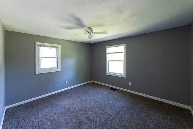 Foto del edificio - 572 Alfred Rd NW