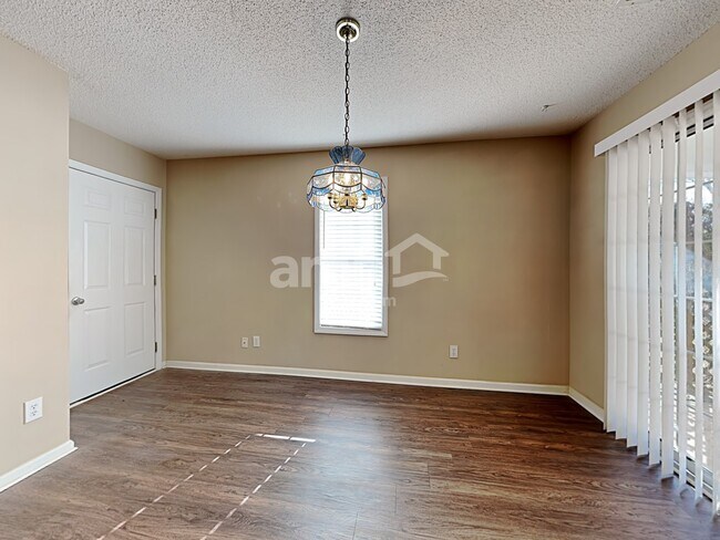 Foto del edificio - 1732 Ammons Dr