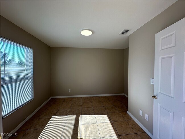 Foto del edificio - 2411 Park Rd