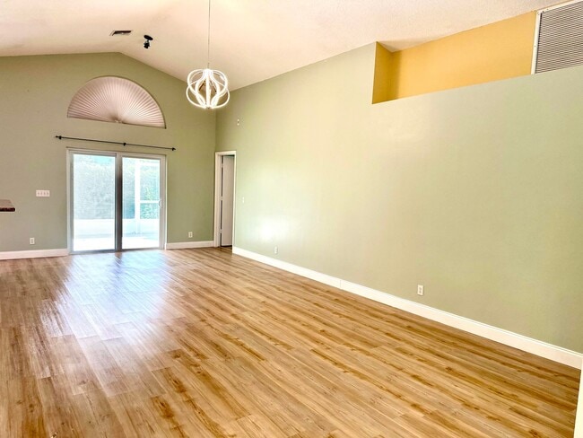 Building Photo - 420 Trotters Ln
