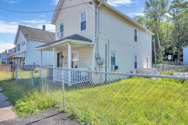 Foto del edificio - 987 Providence Rd