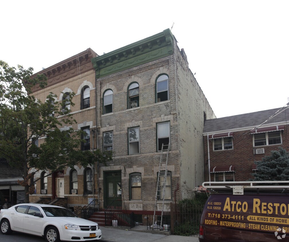 Primary Photo - 350 Bleecker St