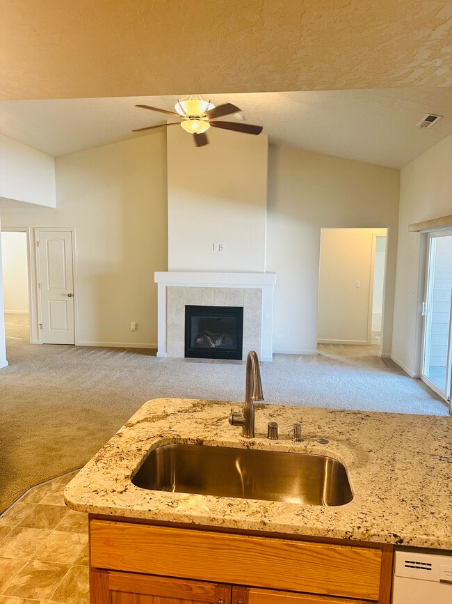 Foto del edificio - 1586 W 44th Ave