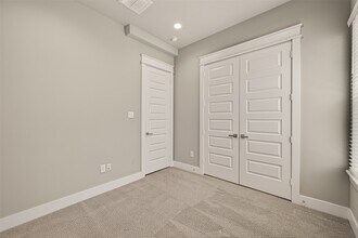 Building Photo - 2114 Engelmohr St
