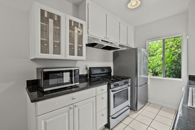 Foto del edificio - 5055 Coldwater Canyon Ave