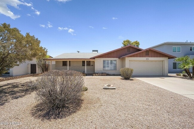 Building Photo - 1137 E Bishop Dr